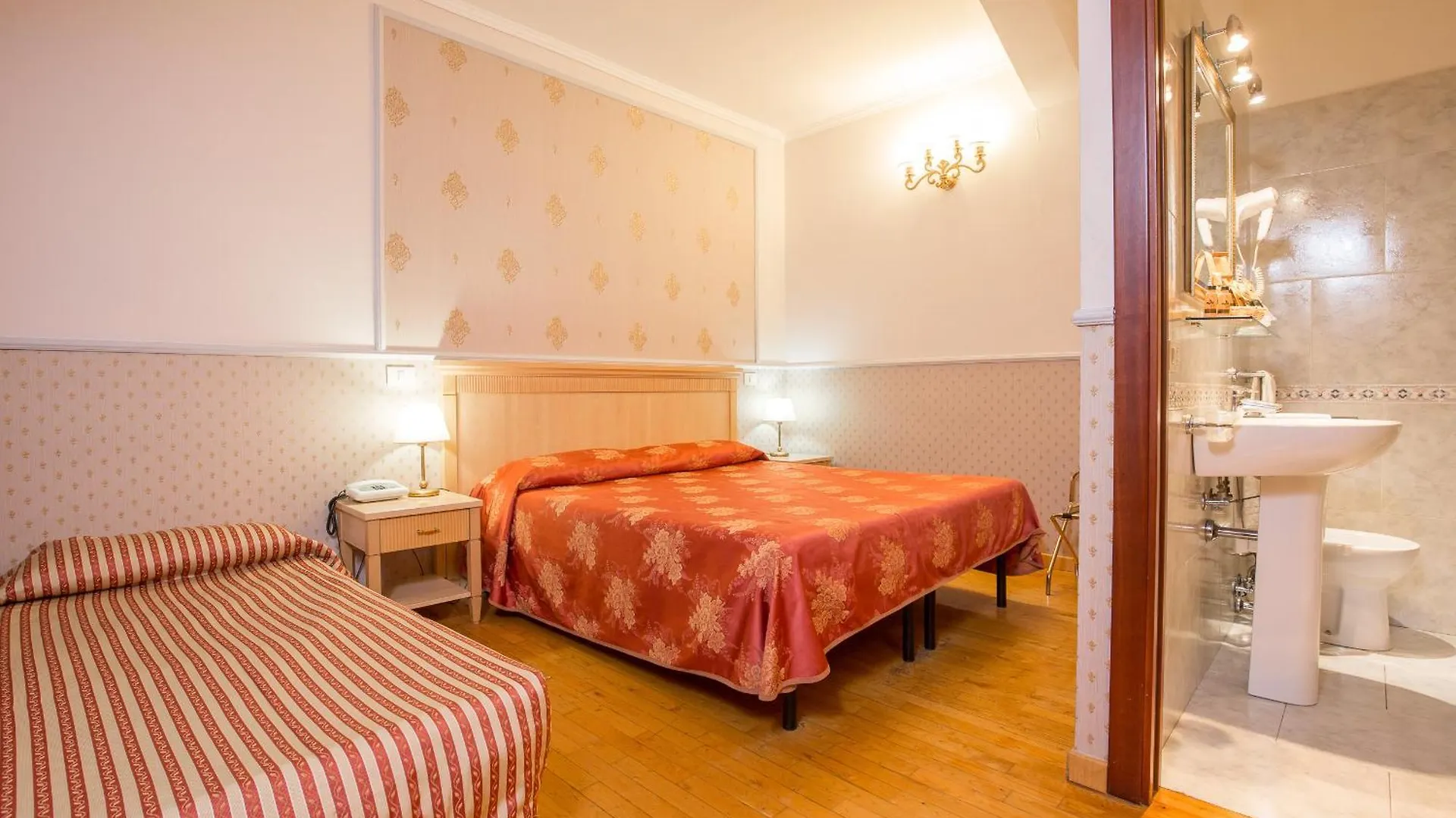 Hotel Arco Di Travertino Roma Itália