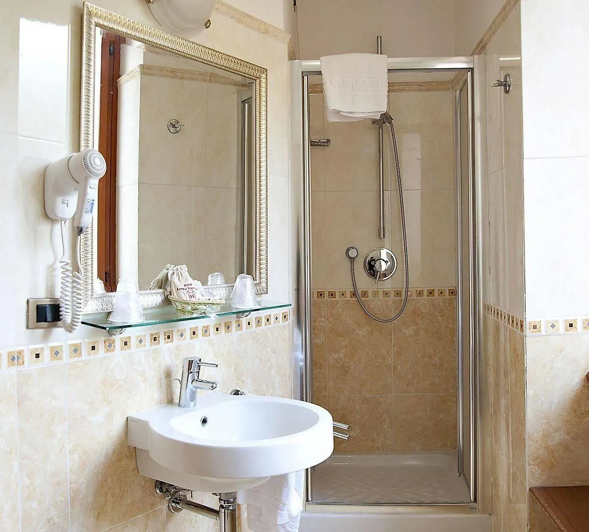 Hotel Arco Di Travertino Roma Itália