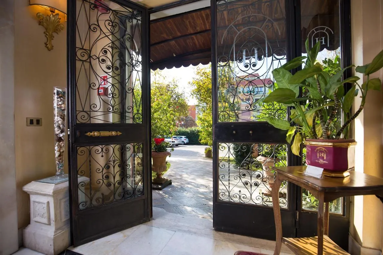 Hotel Arco Di Travertino Roma 2*,